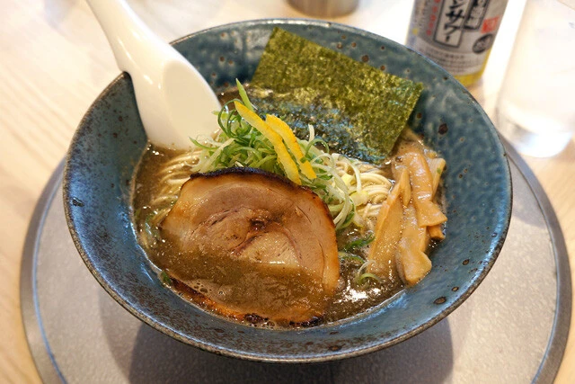 【濃厚煮干しらぁめん】名店「麺屋 音」の濃厚なのに上品な極上煮干しラーメンが練馬でも:パリッコ『今週のハマりめし』第237回